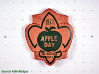 Click to enlarge 1971 Apple Day Woggle Windsor District
